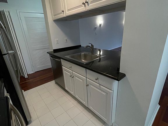 4th image of 25 E Rockledge Ave #619