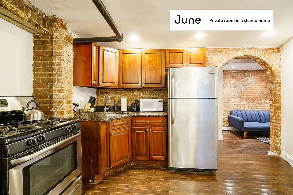 Full bedroom in 5 bed/1.5 bath home in Bedford-Stuyvesant #909 E — Photo 3