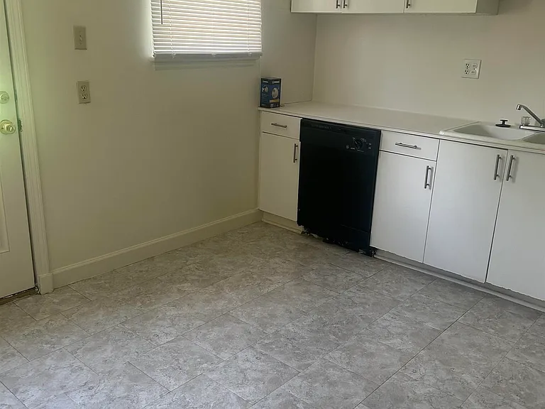 1240 Aberdeen Ave — Photo 4