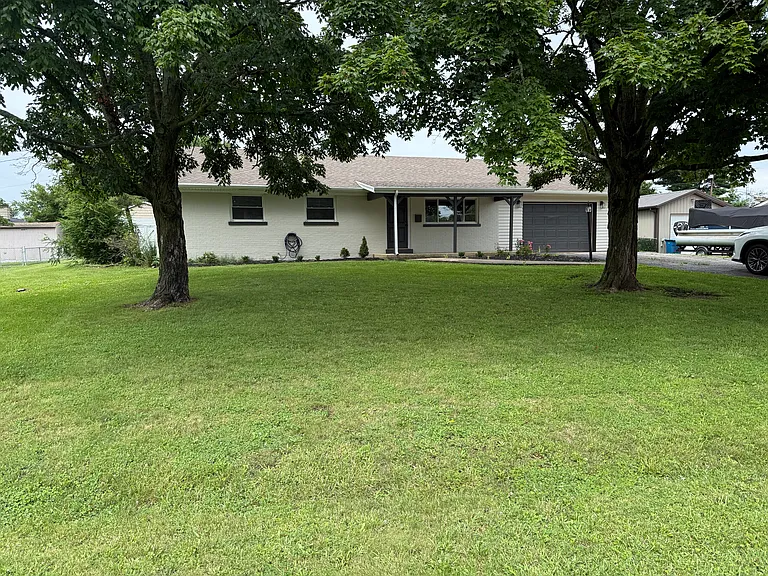 209 Hiawatha Trl — Photo 1