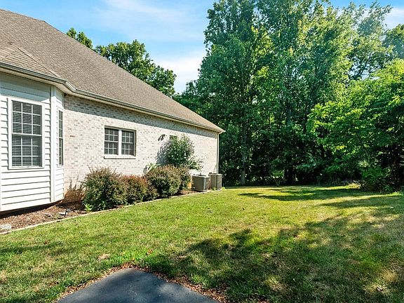5th image of 1354 Lakepointe Dr