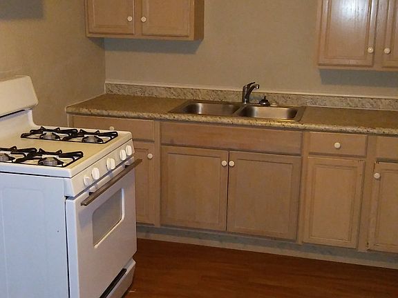 5th image of 119 Regina St #1