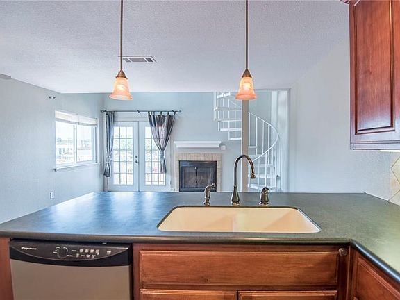 5th image of 3129 Sondra Dr APT 208