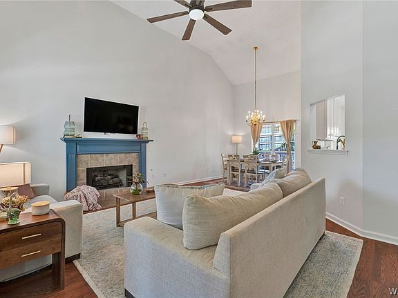 2nd image of 8421 Meadowlake Village Dr