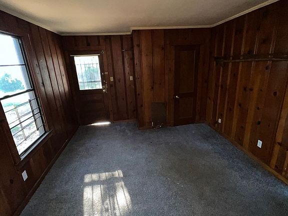 4th image of 902 Evangeline Pl