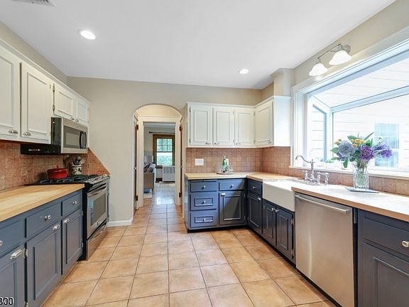 5th image of 273 N Western Dr