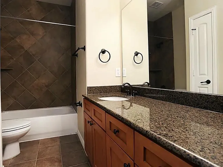 5615 Winsome Villas Ln #H — Photo 18