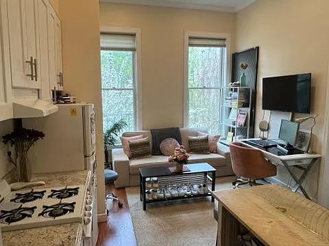 107 Chandler St #2R — Photo 6
