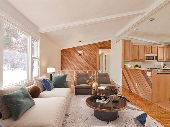 4th image of 23 Woodcrest Dr