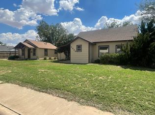 2029 Lockwood St, Tahoka, TX 79373