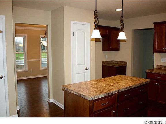 4th image of 51 Groundsel Dr