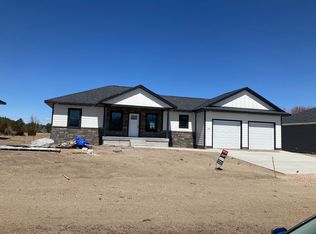 1001 Trail Dr, Valentine, NE 69201