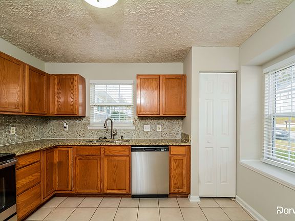 3rd image of 1111 Lady Banks Dr