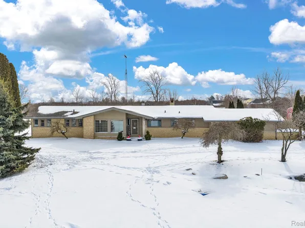 6800 Peck Rd, Lexington, MI 48450