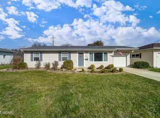 816 Park Dr, Wapakoneta, OH 45895