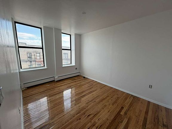 5th image of 1264 Sheridan Ave APT 6D