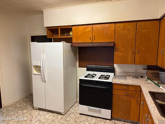 5th image of 320 Louisiana Ave