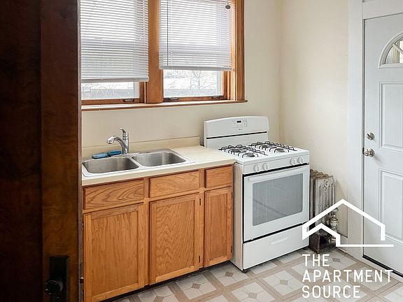 4th image of 2615 W Berwyn Ave APT 1A