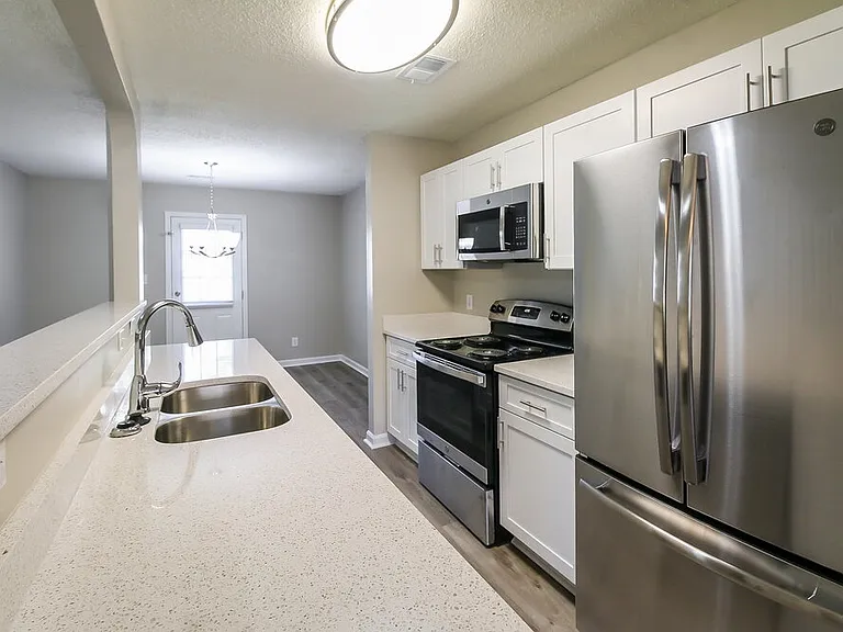 1299 N Hampton Dr — Photo 8