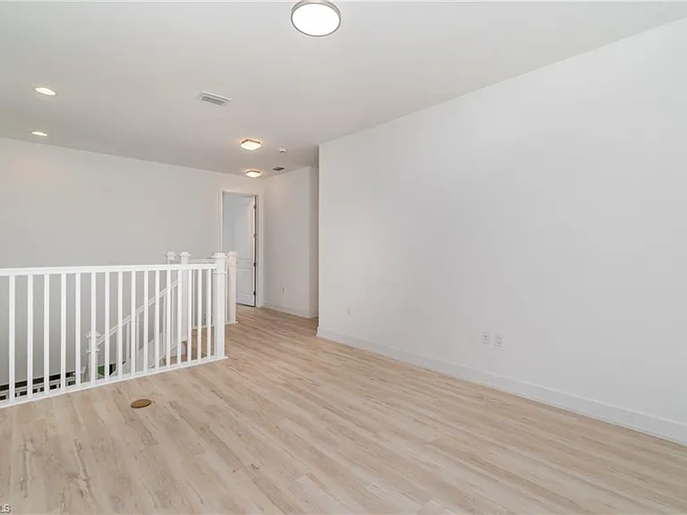 12750 Woodbury Dr — Photo 16
