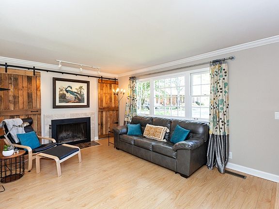 4th image of 1704 Twin Oaks Ct
