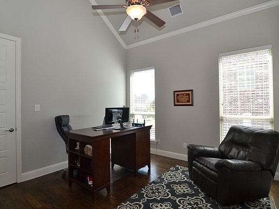 5th image of 609 Embercrest Dr