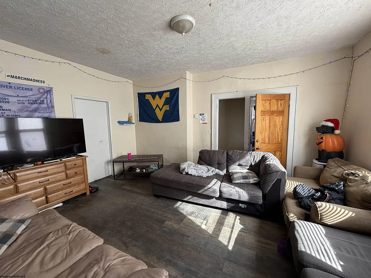 Building Photo - 664 Spruce St #2