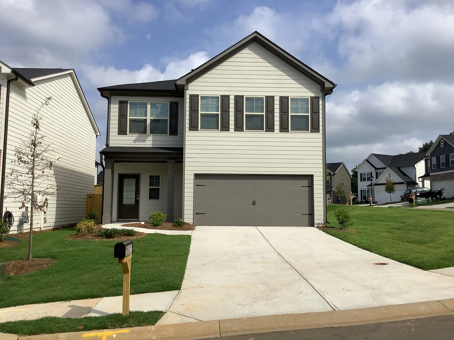 3 bed, 2.5 bath, 1839 sqft, $2,285 — Photo 1