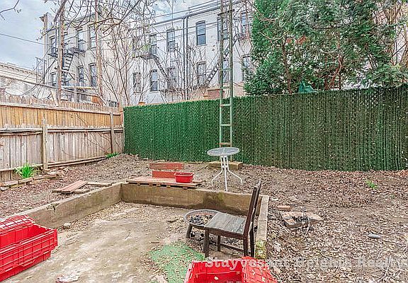 2nd image of 484 Harman St