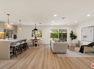 23445 Sylvan St, Woodland Hills, CA 91367