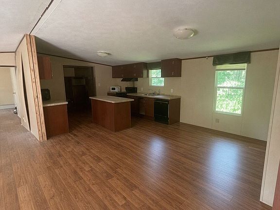 5th image of 35 Brent Cir SW