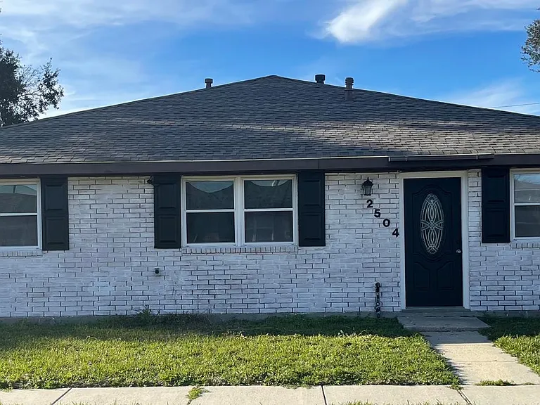 2504 Kenneth Dr — Photo 1