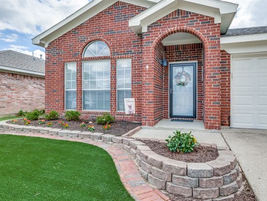 1916 Overland St, Fort Worth, TX 76131