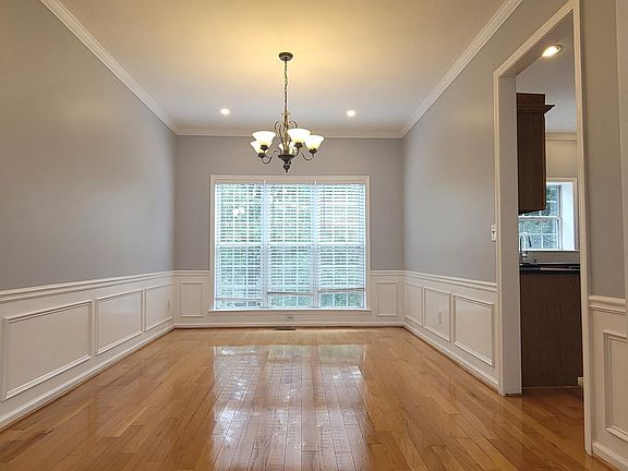 5th image of 165 Ascalon Ct