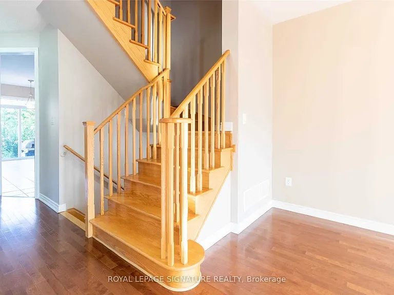128 Holmes Cres — Photo 7