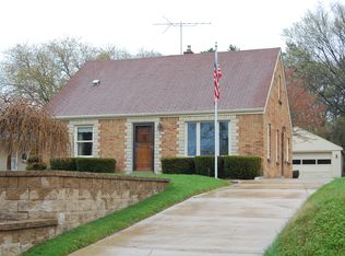 4126 S Pennsylvania Ave, St Francis, WI 53235