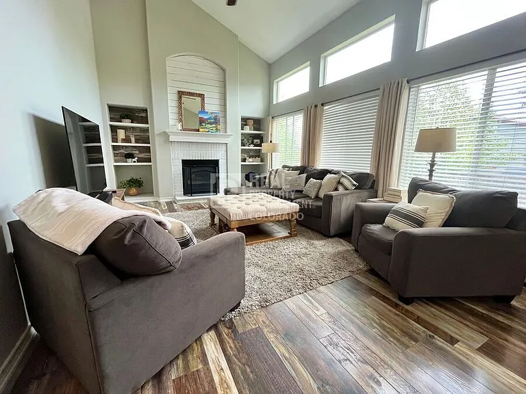 420 Dunhill St — Photo 7
