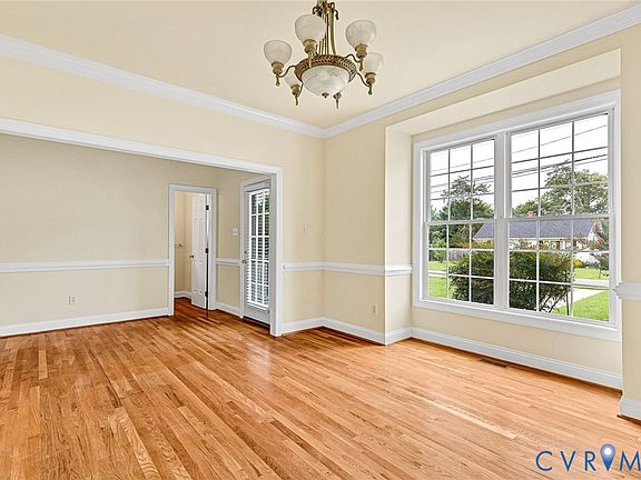 5th image of 335 Myrtle St