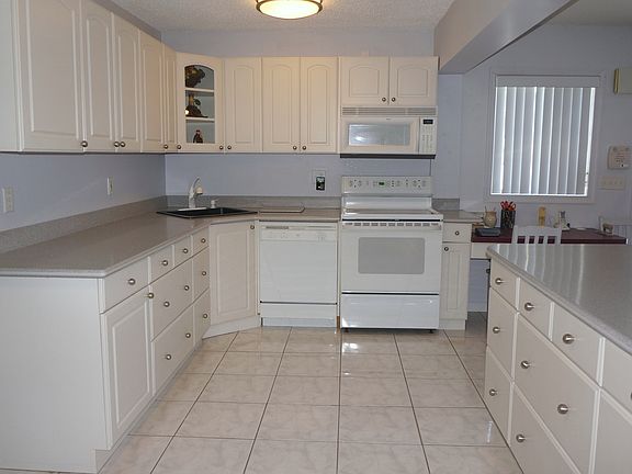 4th image of 34023 Arrow Dr