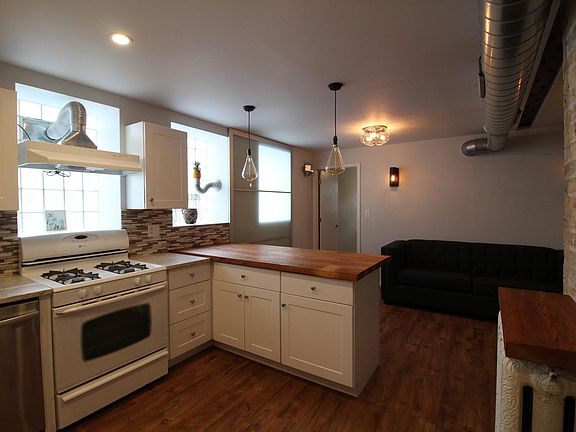 2nd image of 2112 W Walton St #B