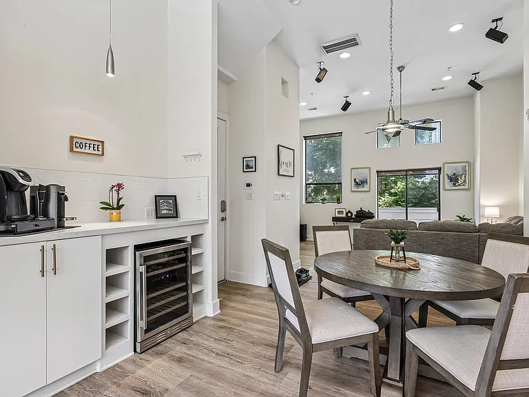 2305 Camden Dr #B — Photo 8