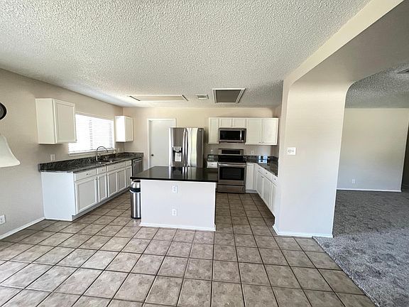 3rd image of 862 Camelback Dr