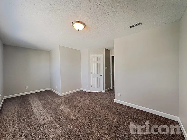 2117 Westmere Dr — Photo 12