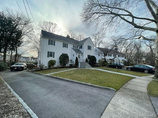 1st image of 28 Parkway Cir