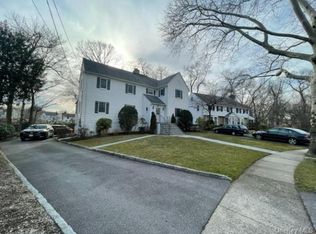 28 Parkway Cir, Mount Vernon, NY 10552