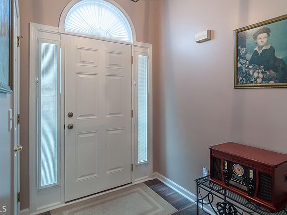 3rd image of 205 Jessie Ct