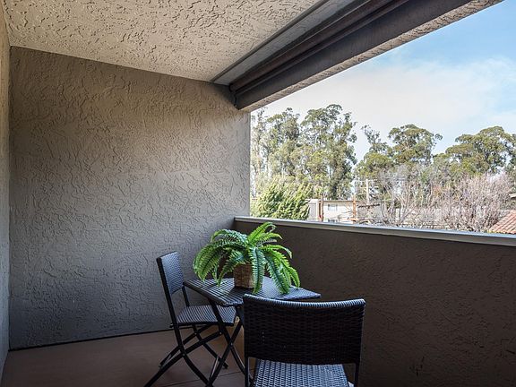 3rd image of 1221 Oak Grove Ave #102