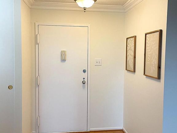 5th image of 203 Yoakum Pkwy APT 1807