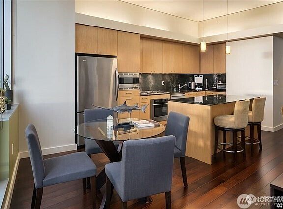 4th image of 909 5th Ave Unit 1100