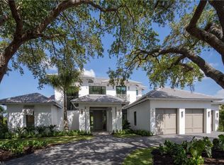 701 Hollybriar Ln, Naples, FL 34108